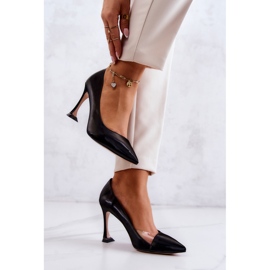 F6102 Mustat korkkarit 1