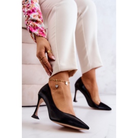 F6102 Mustat korkkarit 2