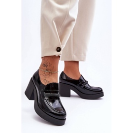 Korkokengät mustalla koristeella 1