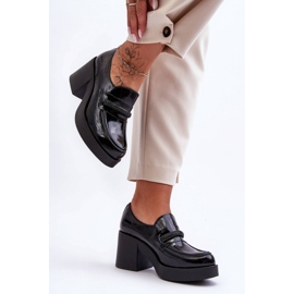 Korkokengät mustalla koristeella 2