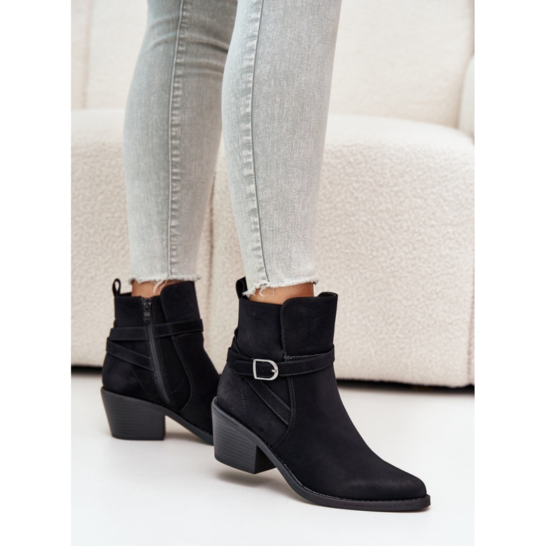 Mustat korkeakorkoiset cowboysaappaat 1