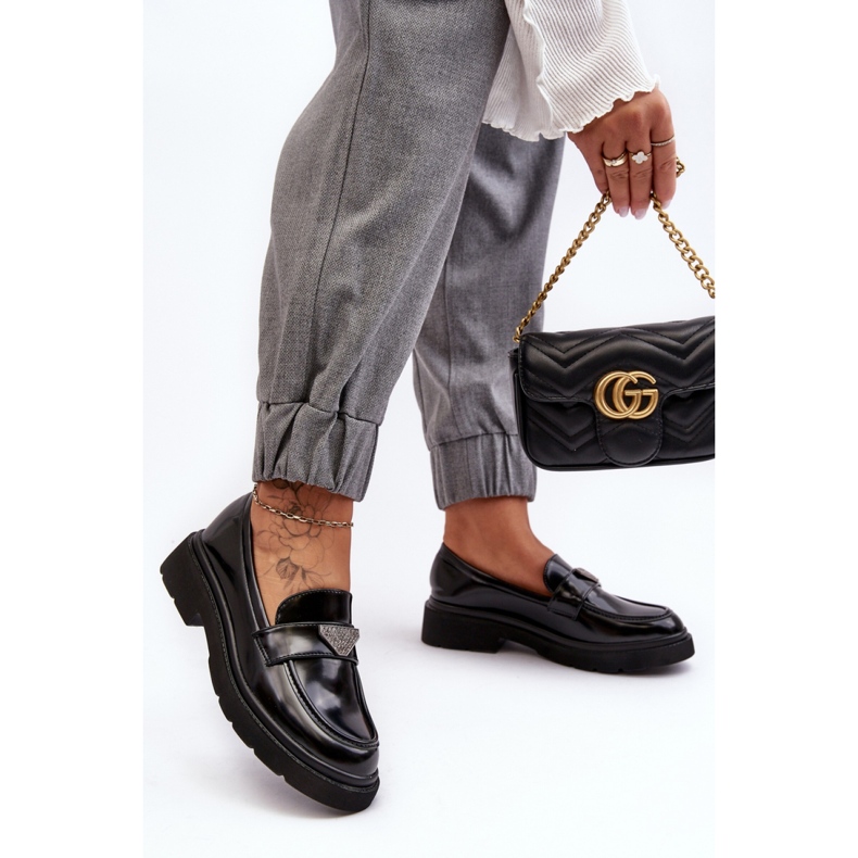 Naisten klassiset mustat kengät 2