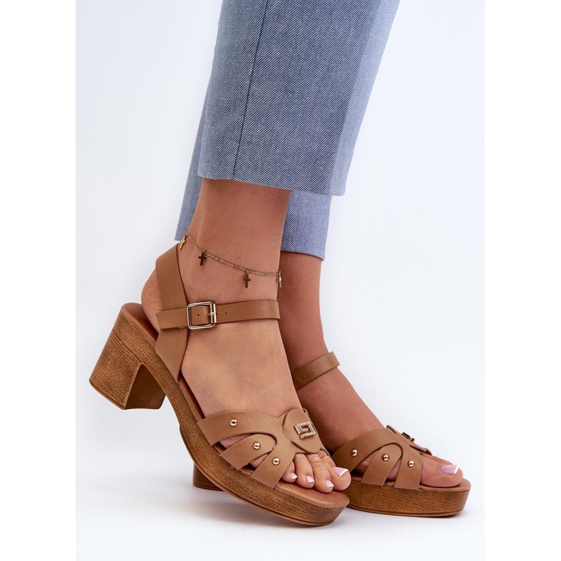 Evento Vaaleat sandaalit, joissa paksumpi pohja, ruskea 1