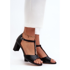 Koristeilla varustetut sandaalit 24SD98-7148 musta 1