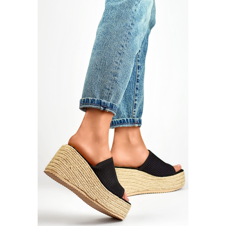 Korkeakiilaiset varvastossut 7237B musta 1