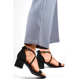 Naisten sandaalit lohkossa 6895B, musta 1