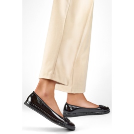 Naisten balerinakengät jousella GD-XR392-B mustaksi lakattu 1