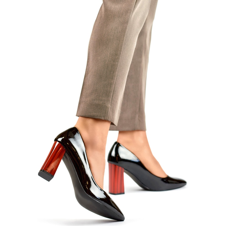 Lakatut pumput GD-FL486B-B mustat 1