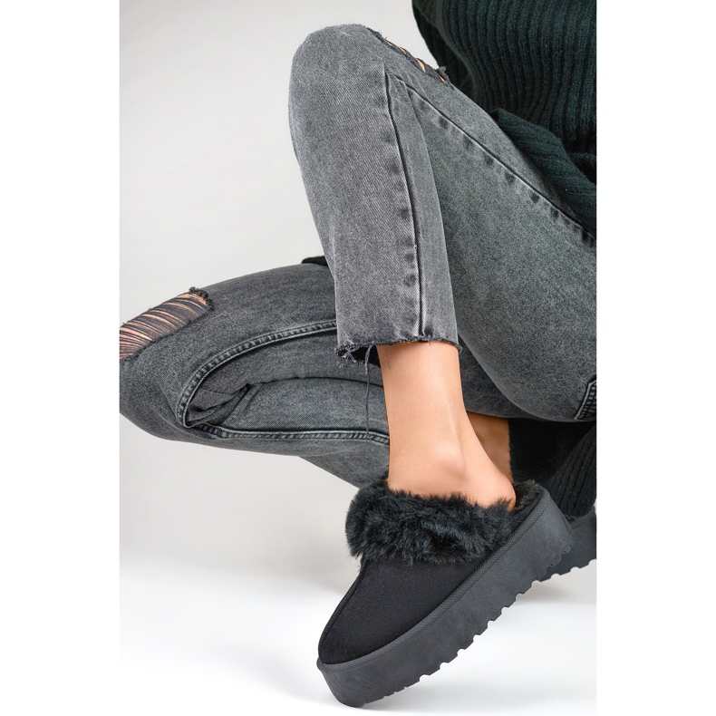 Tossut malli 81366-1B musta 1