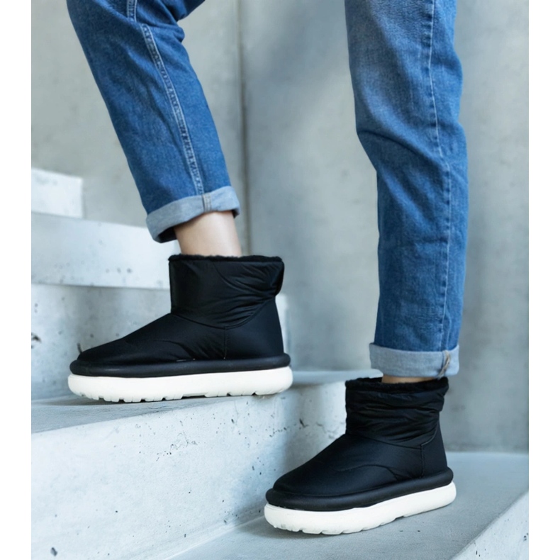 Mustat lämpimät lumisaappaat Cores-alustalla 1