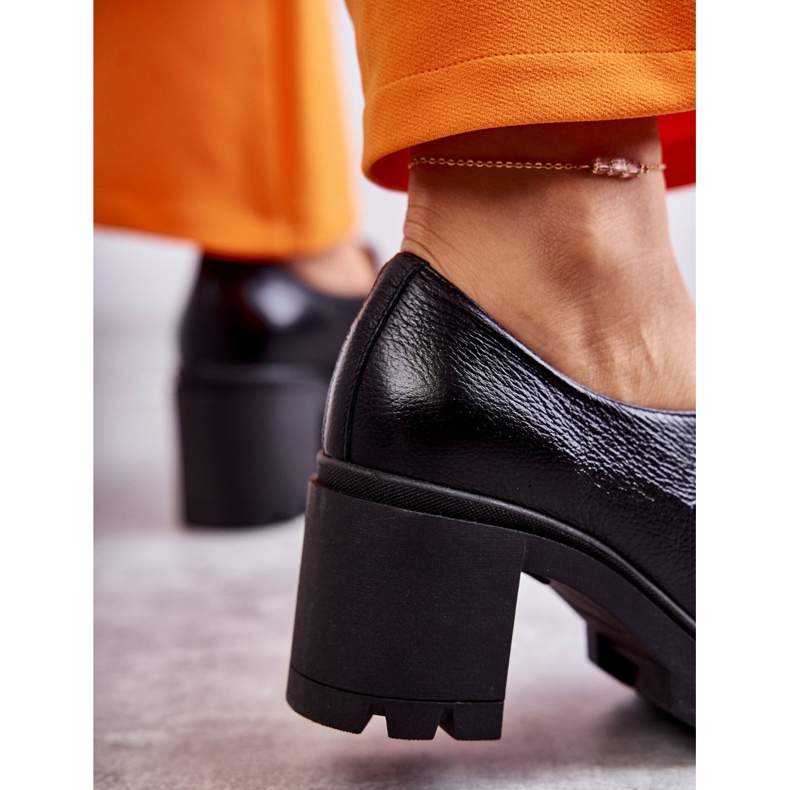 Lemar mustat nahkaiset korkokengät kullalla koristellulla 2