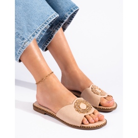 Goodin Naisten beigenväriset mokkanahkaiset tossut 1