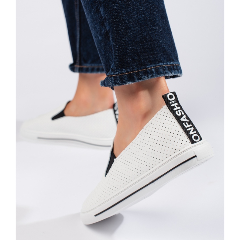 Naisten harjakattoiset valkoiset tennarit valkoinen 1