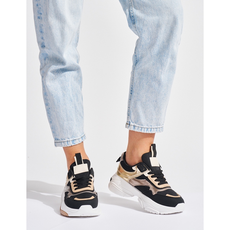 Mustat ja kultaiset lenkkarit, joissa paksu pohja 1