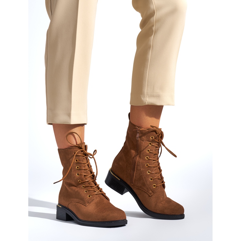 Ruskeat naisten nilkkurit matalalla korolla 1