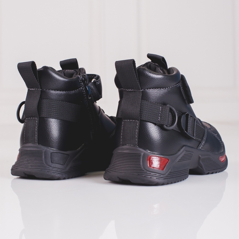 Mustat poikien saappaat 2