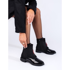 Klassiset mustat nilkkurit tasaisilla koroilla 1