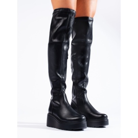 Mustat ekonahkaiset muskettisoturit Shelovetin alustalla 2