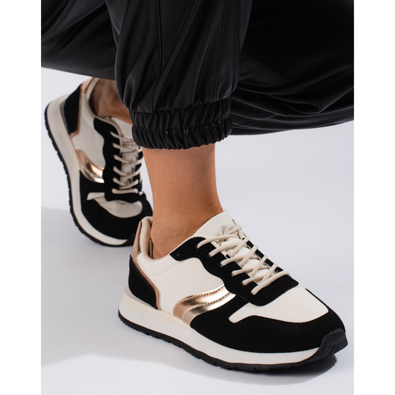 Naisten mustat urheilukengät 2