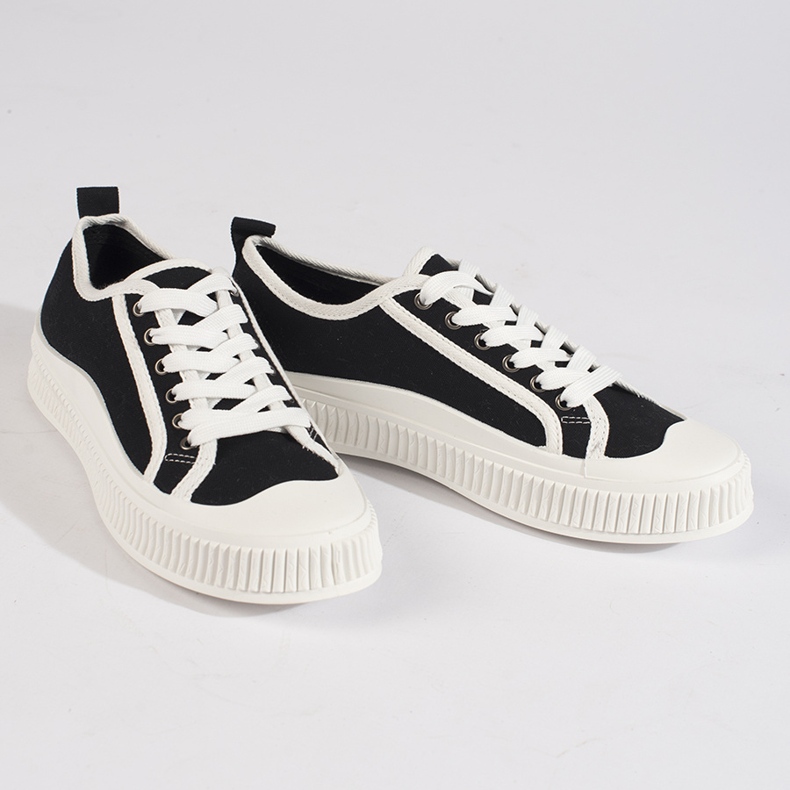 Mustat naisten alustalenkkarit 1