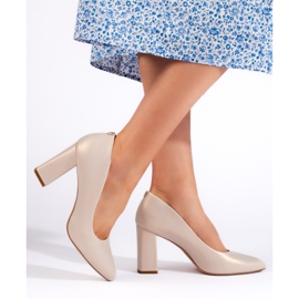 Sergio Leonen kermanväriset pumput paksulla kantapäällä beige 1