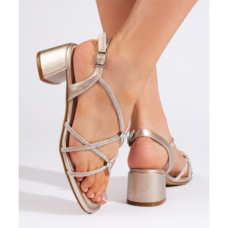 Naisten kultaiset Sergio Leonen sandaalit koristeellisilla olkaimilla kultainen 2