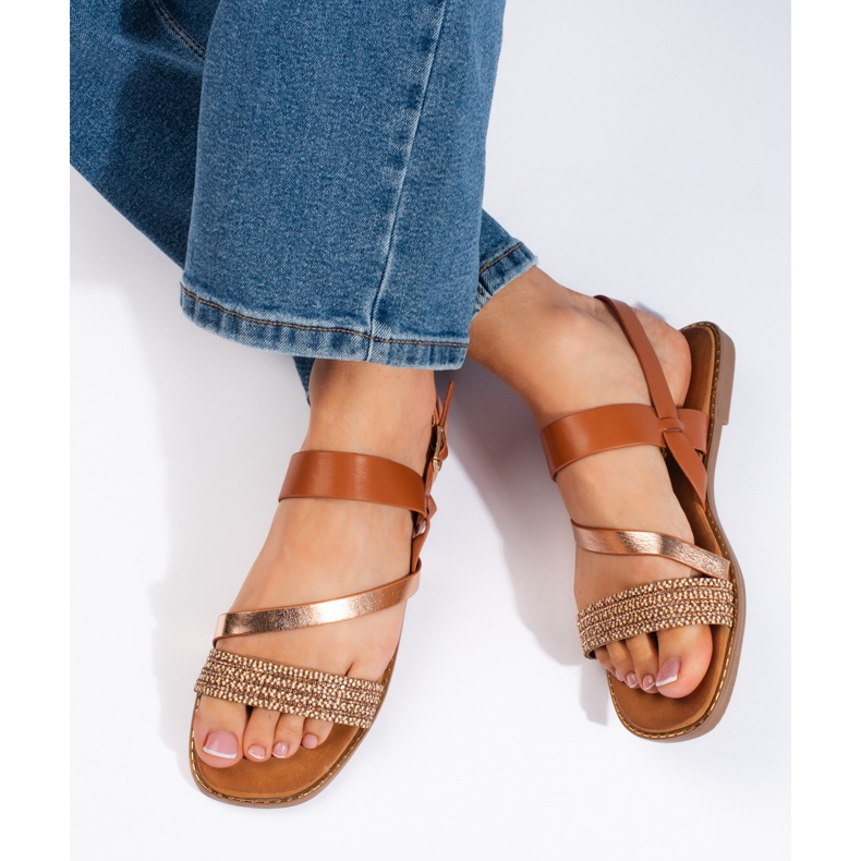 Ruskeat ja kultaiset naisten sandaalit Sergio Leonelta 1