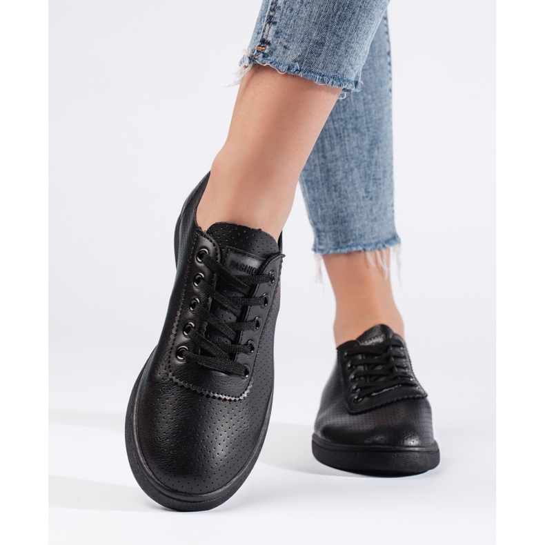 Naisten klassiset mustat tennarit 1