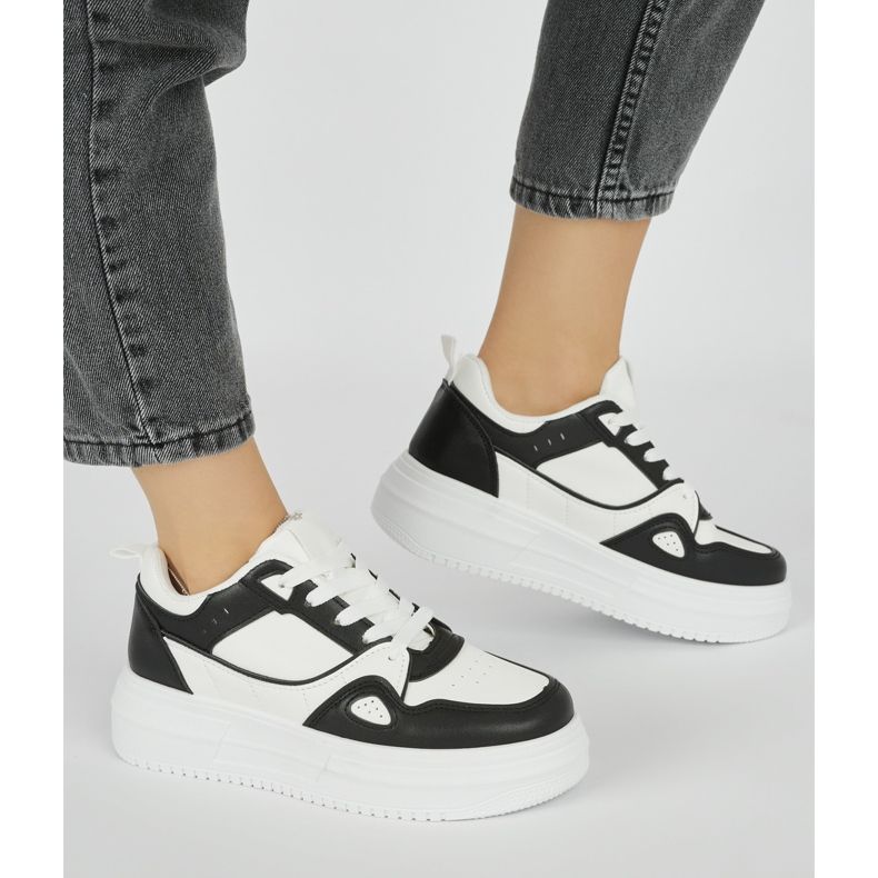 Mustat naisten urheilujalkineet 2