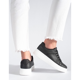 Mustat lenkkarit lavalla 1