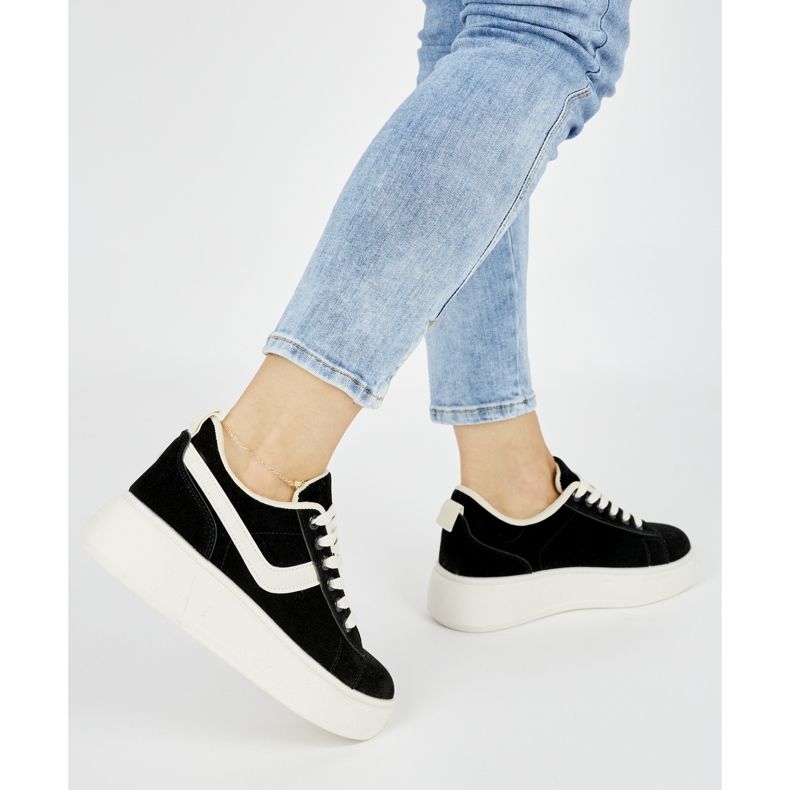 Naisten mokkanahkaiset alustakengät musta 1