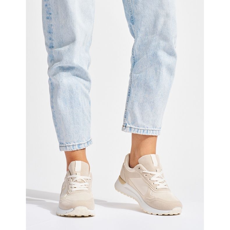 Naisten beigenväriset urheilukengät 1