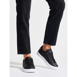 Mustat mukavat urheilukengät 2