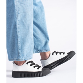 Luonnonnahasta valmistetut valkoiset ja mustat matalat tennarit valkoinen 1