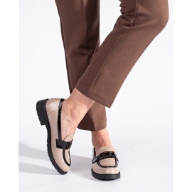 Beiget kiiltonahkaiset mokasiinit naisille soljella 1