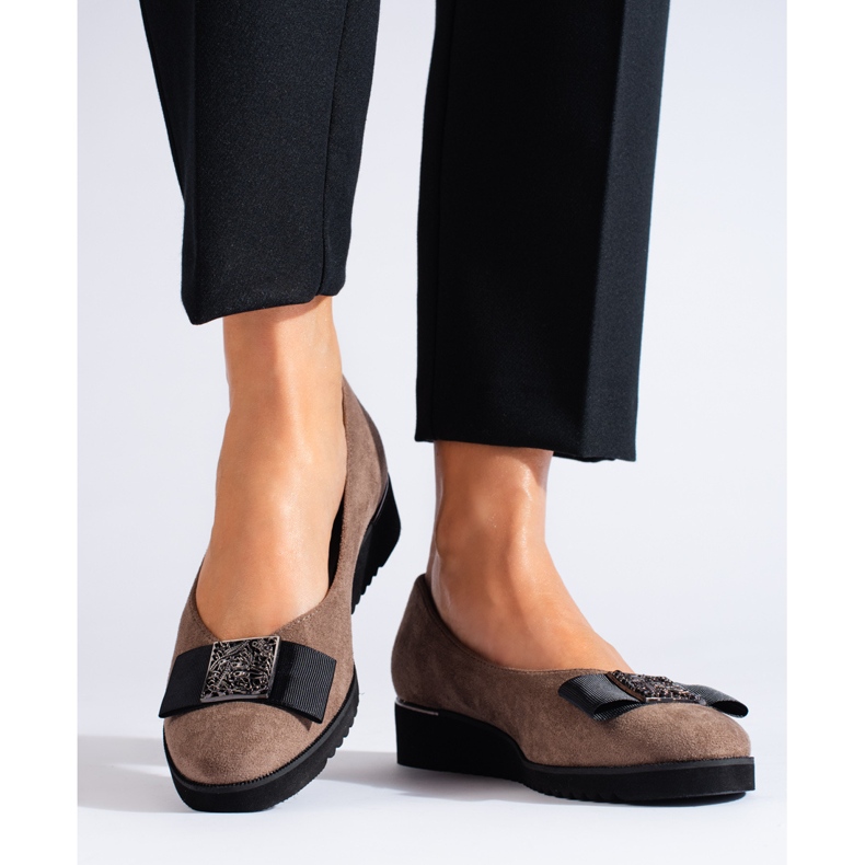 Shelovetin tummanbeige mokkanahkapumput matalalla kiilalla 1