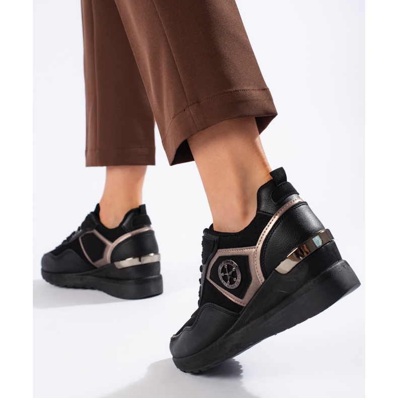 Naisten mustat urheilukengät 2