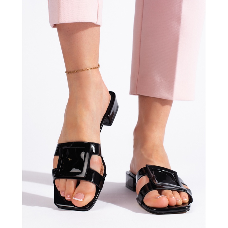 Klassiset mustat elegantit naisten varvastossut 1