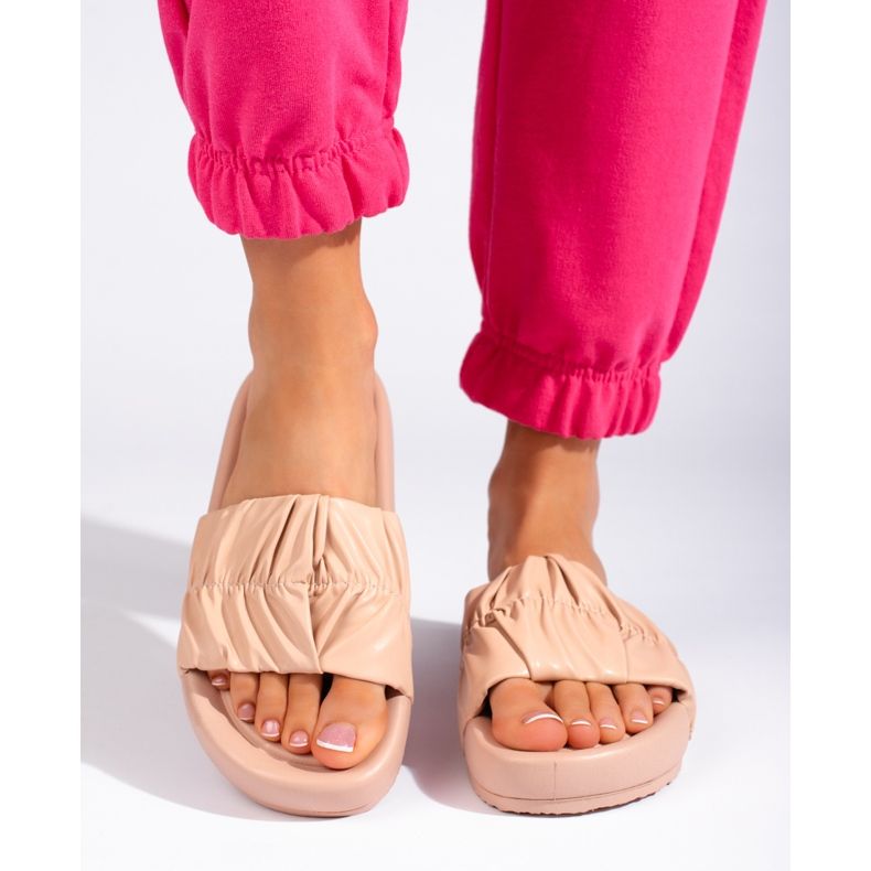 Naisten beigenväriset varvastossut 1