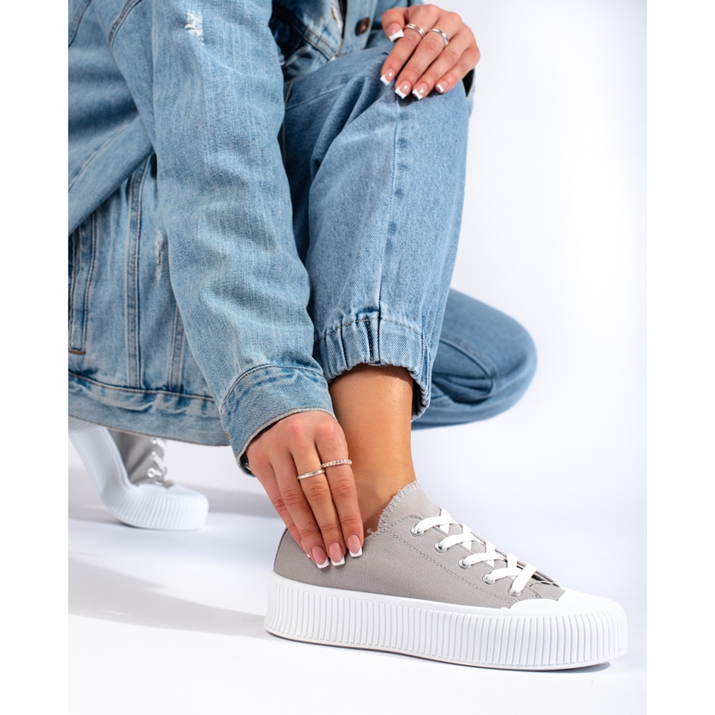 Naisten harmaat alustalenkkarit 2