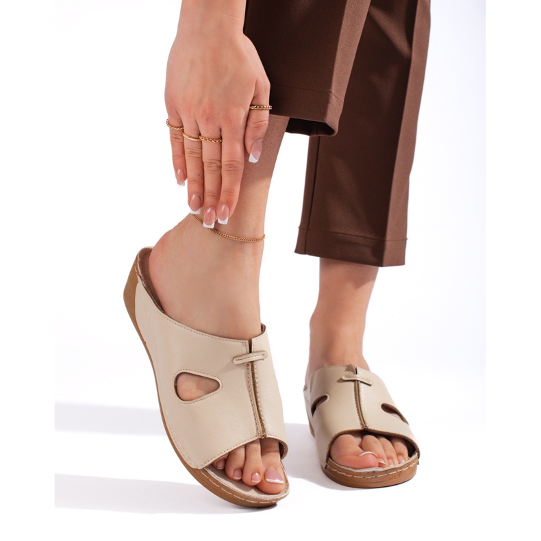 Mukavat naisten beige-kiila sandaalit 1