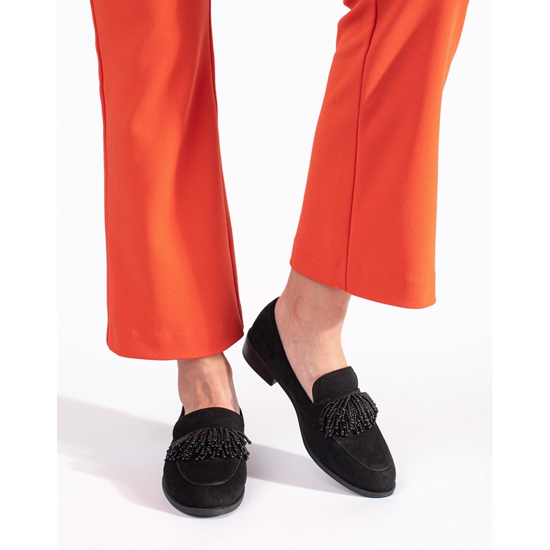 Naisten mokkanahkaiset mokasiinit helmillä musta 1