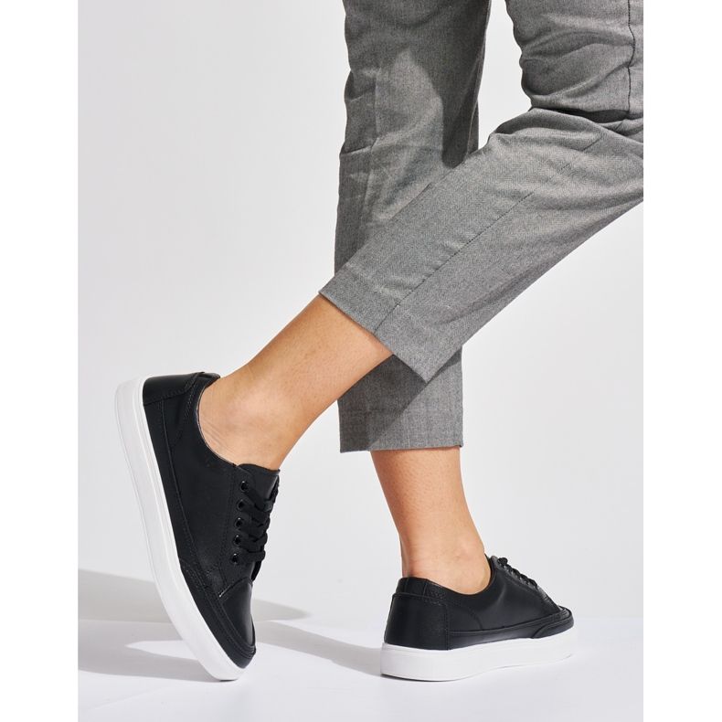 Sergio Leonen mustat nahkaiset naisten tennarit 2