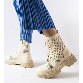 Korpusbeiget harjakattoiset saappaat 1