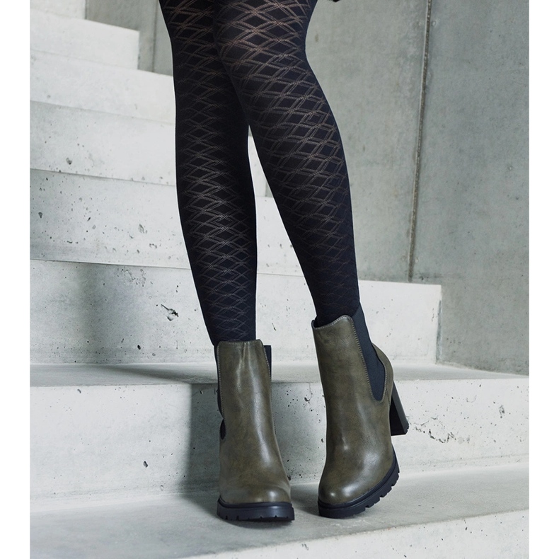 Vihreät nilkkurit, jotka on valmistettu Motena eko-nahasta 2