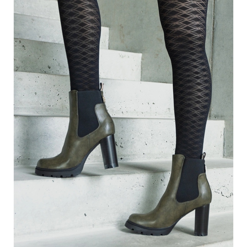 Vihreät nilkkurit, jotka on valmistettu Motena eko-nahasta 1