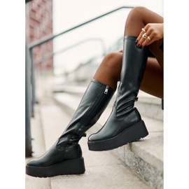 Naisten ylipolven saappaat alustalla ja kiila Vinceza 58342 musta 2