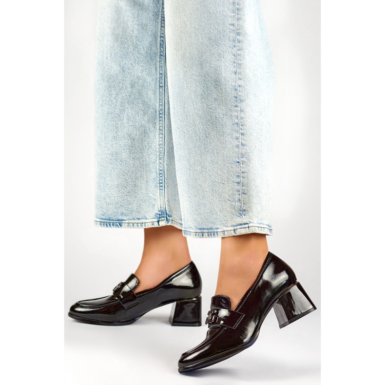 Mustat patentoidut matalakorkoiset kengät, naisten korkokengät 1