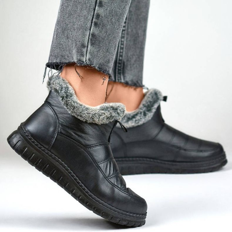 Naisten lyhyet lumisaappaat turkisella, musta CH-06B 1