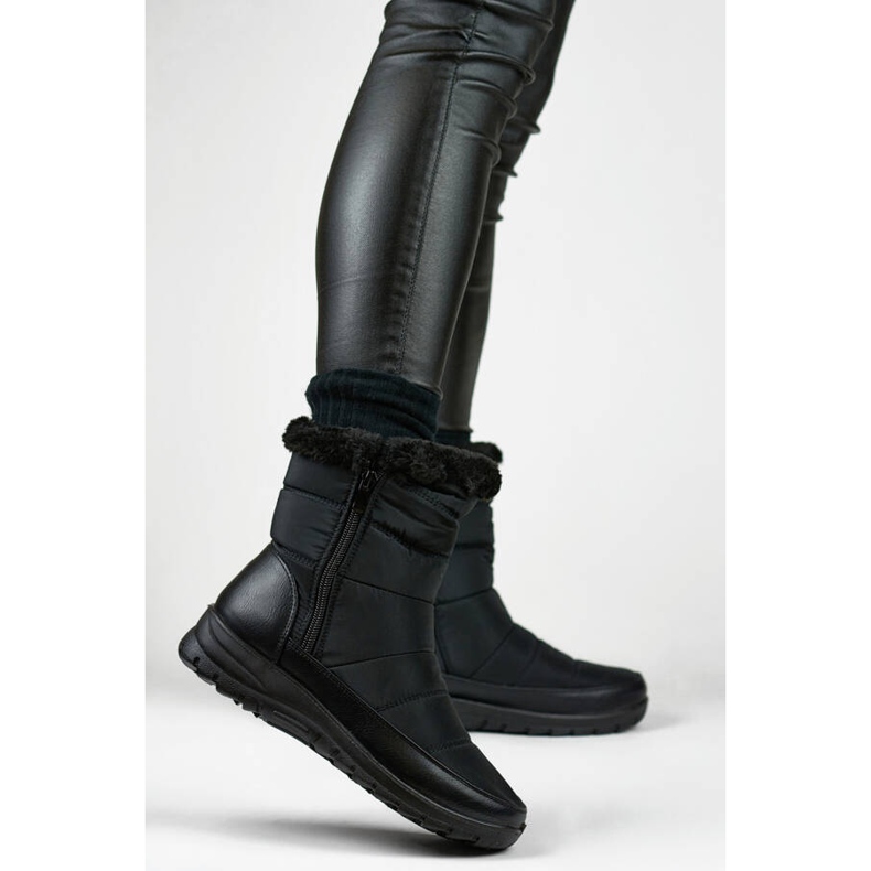 Naisten eristetyt lumisaappaat turkisella, musta 22T10B 1